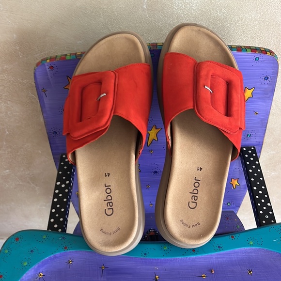 Very fun, funky, FABULOUS Gabor sandals… purchased three weeks ago in Paris. - Picture 3 of 4